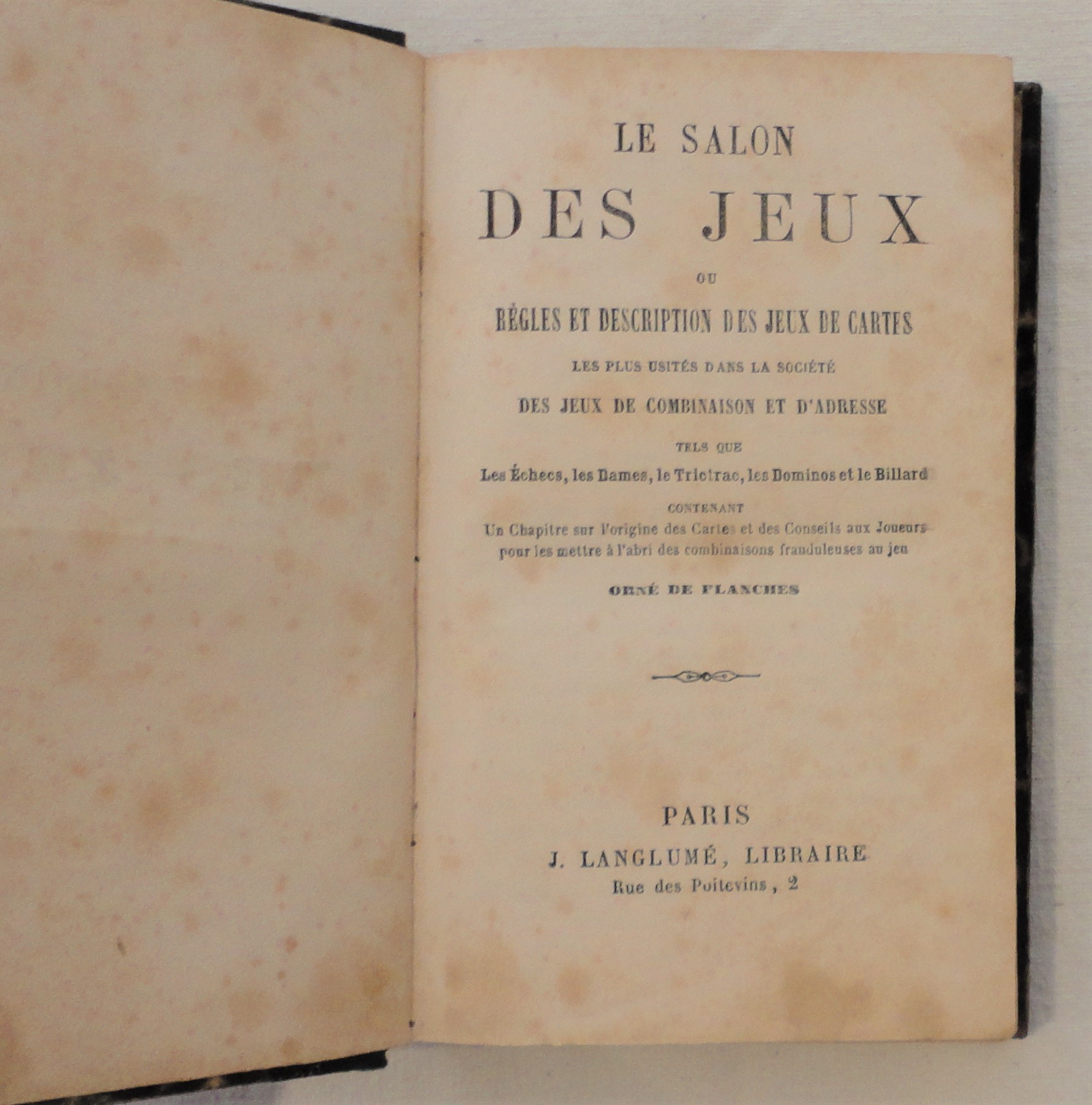  - Le salon des jeux ou Rgles et descriptions des jeux de cartes les plus usits dans la socit, des jeux de combinaison et d'adresse tels que les checs, les dames, le trictrac, les dominos et le billard...