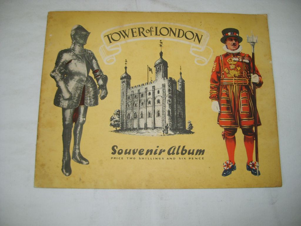  - Tower of London. Souvenir album.